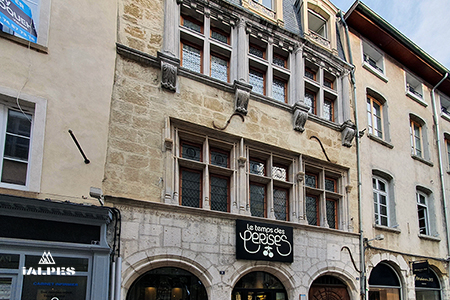 Maison médiévale rue des orfèvres à Vienne, Isère