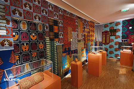 Musée de Bourgoin-Jallieu, présentation de motifs WAX